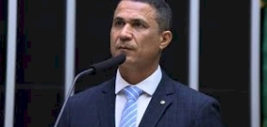 Avança projeto de deputado mato-grossense criminalizando posse de celular em presídios