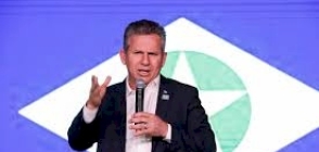 Mauro Mendes estável após queda em vistoria de obras, mas segue internado