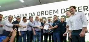 Governador assina ordem de serviço para obras de duplicação do último trecho na BR-163