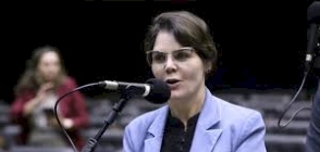 Deputada de MT manifesta solidariedade após Carla Zambelli deixar o Brasil: “mulher de coragem”