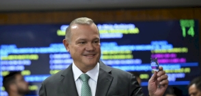 Wellington Fagundes rebate Mauro Mendes e defende pagamento da RGA aos servidores