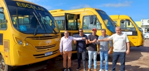 Prefeito Paulistinha reforça frota escolar com novos ônibus