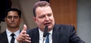 Sigla de Max fecha nomes e quer eleger 2 federais e 6 estaduais