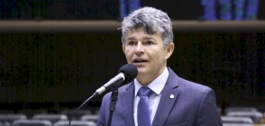 Medeiros propõe ampliar troca de dados entre órgãos de segurança e endurecer punições para crimes em fronteiras