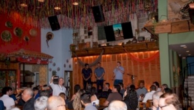 Max reúne imprensa durante almoço