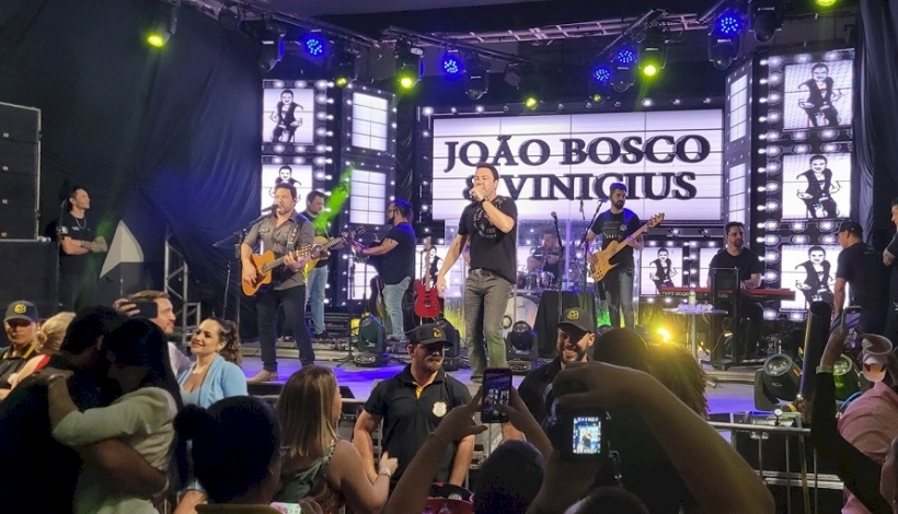 João Bosco e Vinícius se apresentaram em Matupá